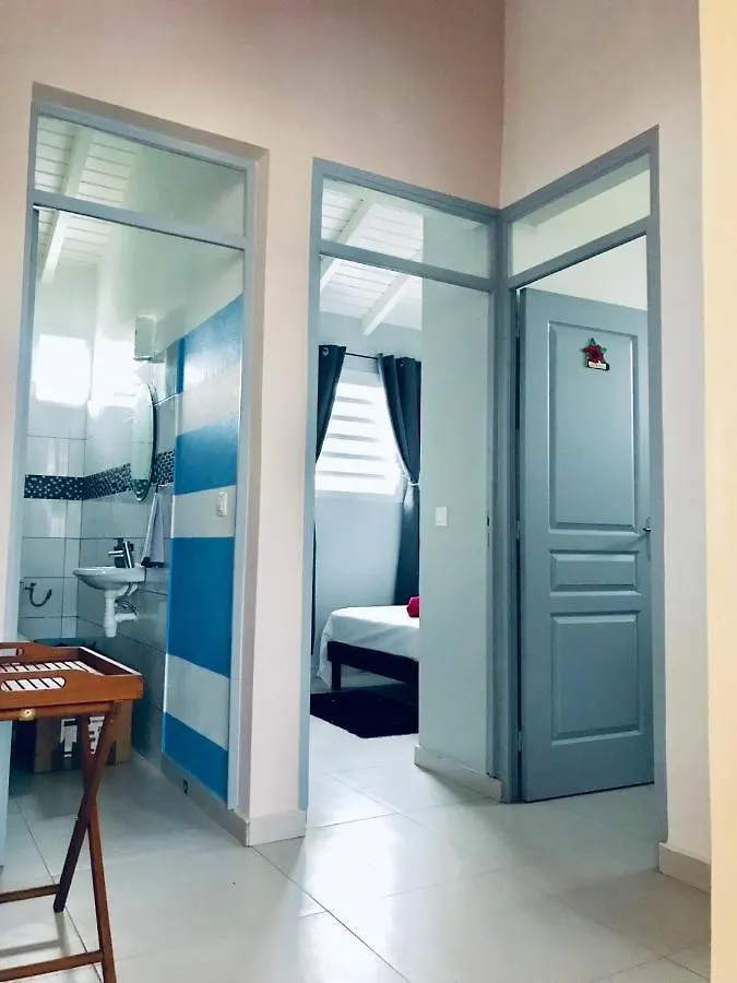 Maison Charmante Avec Vue Sur La Mer A Petit-Canal + Jacuzzi